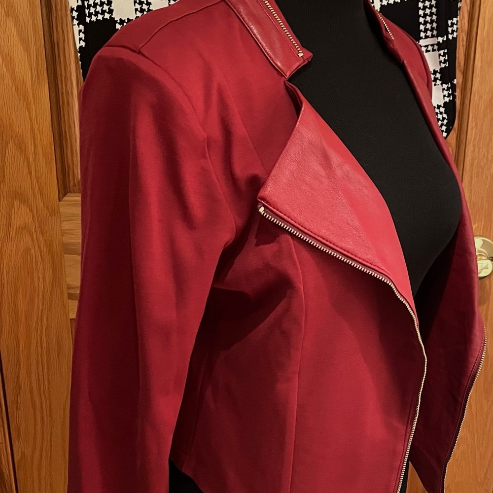 Blazer - Picture 3 of 8